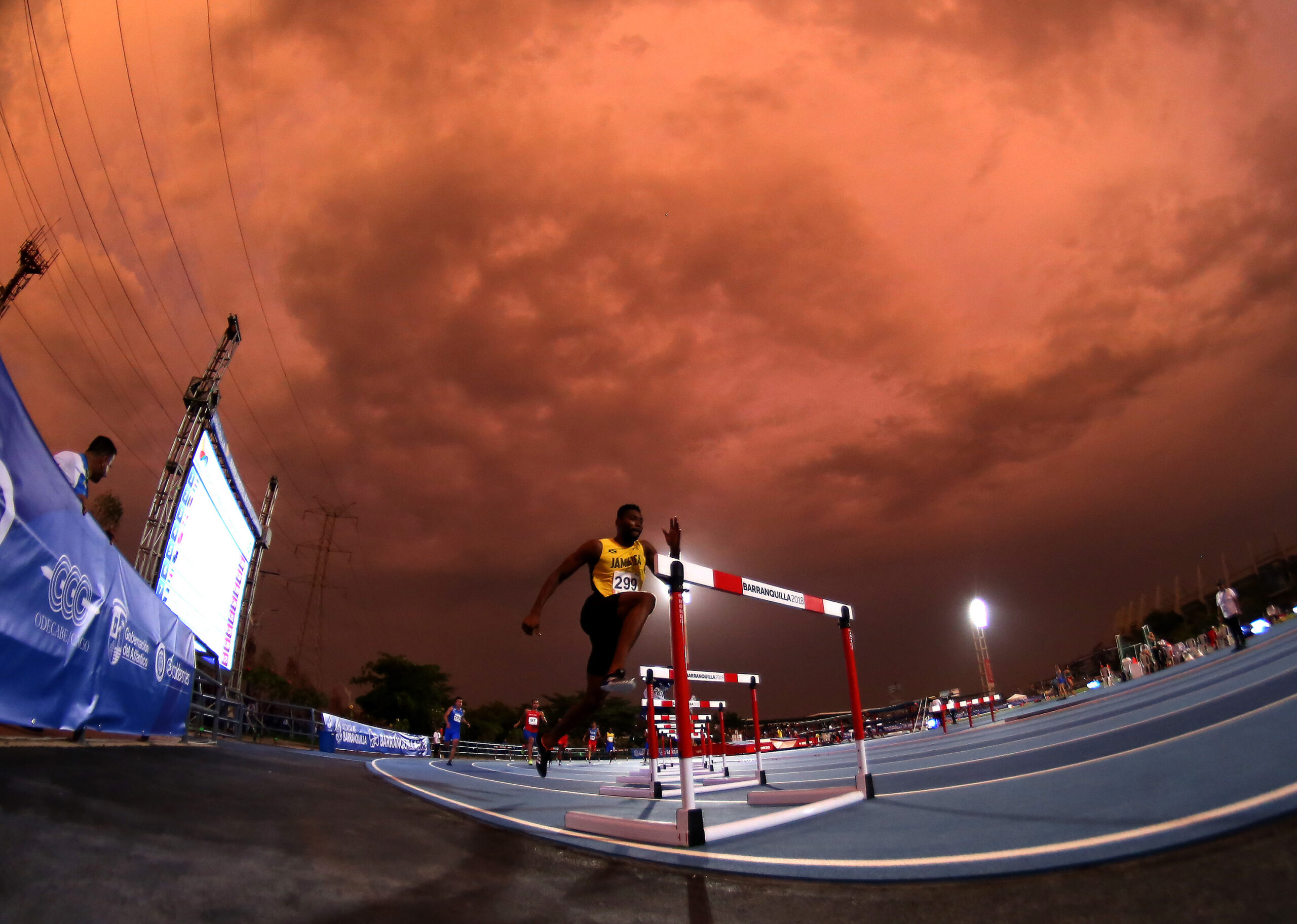 ANNSERT SYLVER DE JAMAICA EN PRUEBA DE 400 MTS CON OBSTACULOS (1)